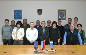 Skupinska fotografija župana, občinskega sveta in občinske uprave 2018-2022